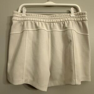 Lululemon Softstreme Hi-Rise short in Bone, 12, like new